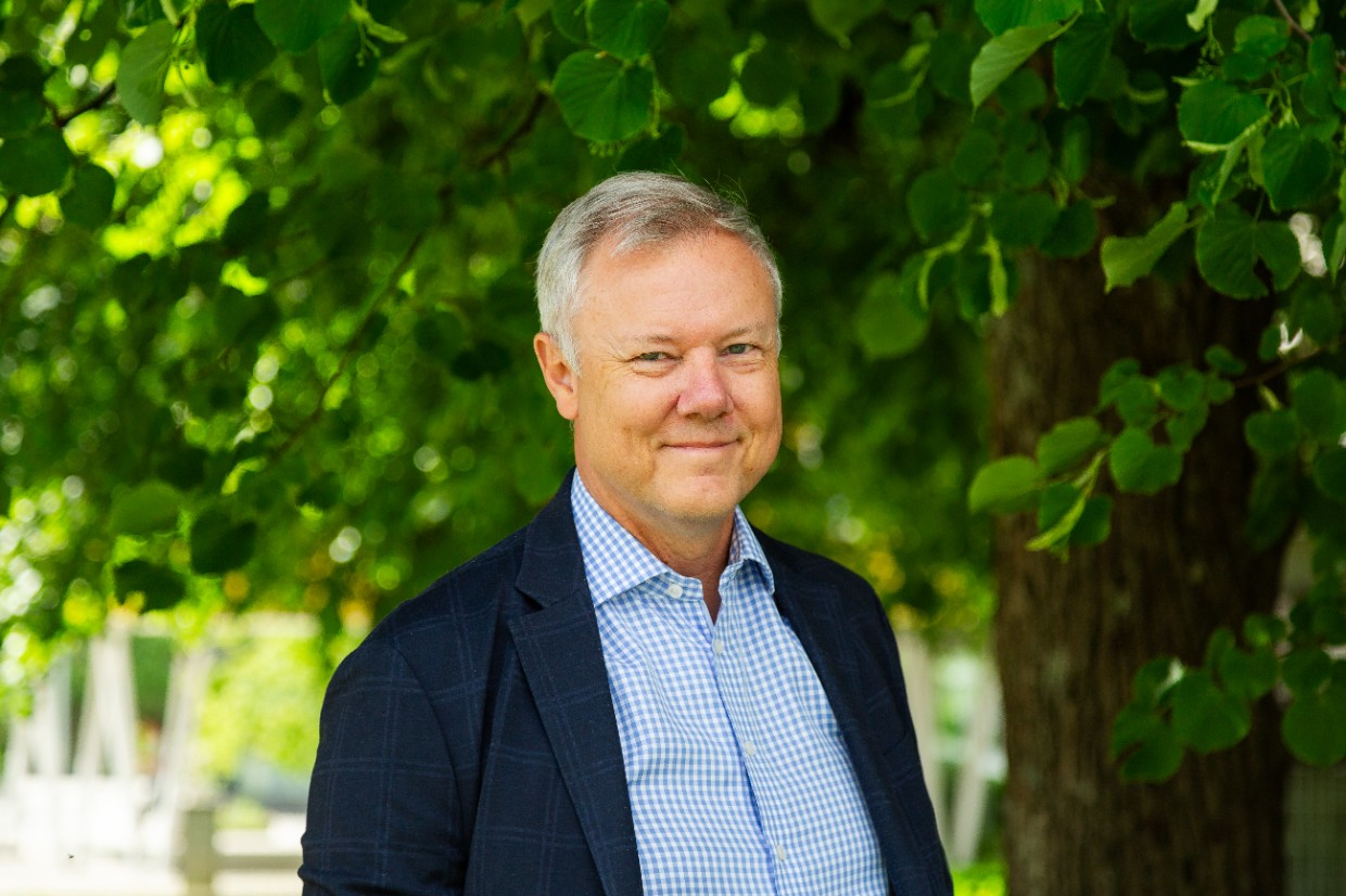 Porträttbild av Noél Holmgren