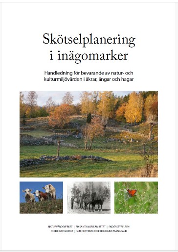 Omslag med svart text på vit bakgrund och foto på inägomark.